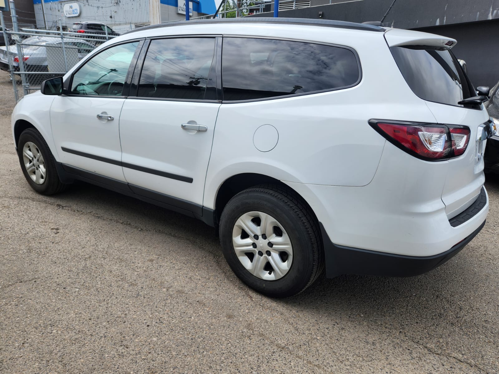 2016 Chevy traverse 8 seats