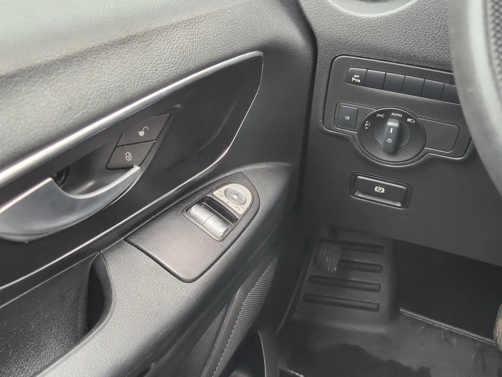 2017 Mercedes Benz Metris 8Passengers